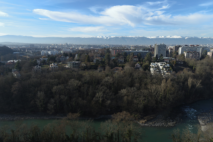 Vue aérienne de la région de Champel depuis les terrains de sport de Vessy